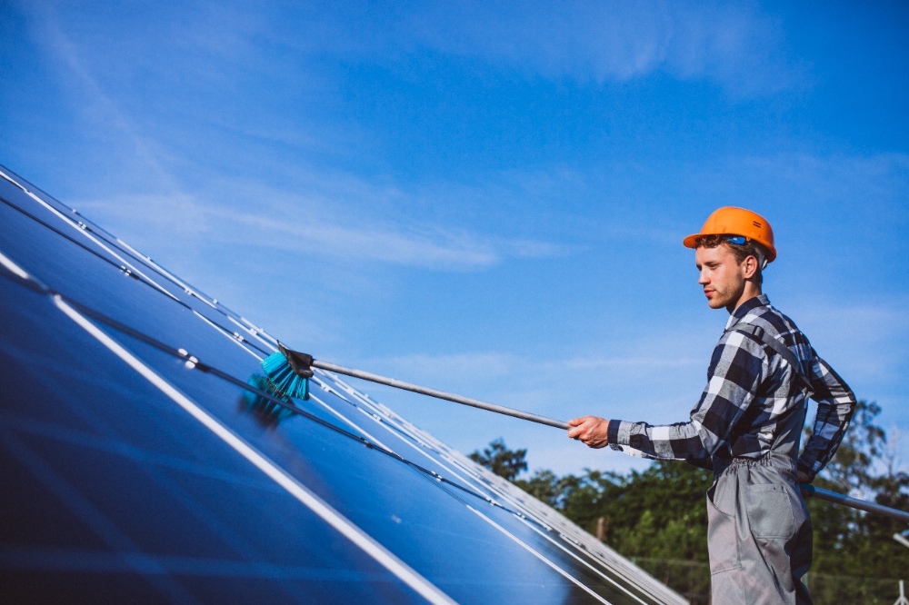 cleaning solar panels (1)