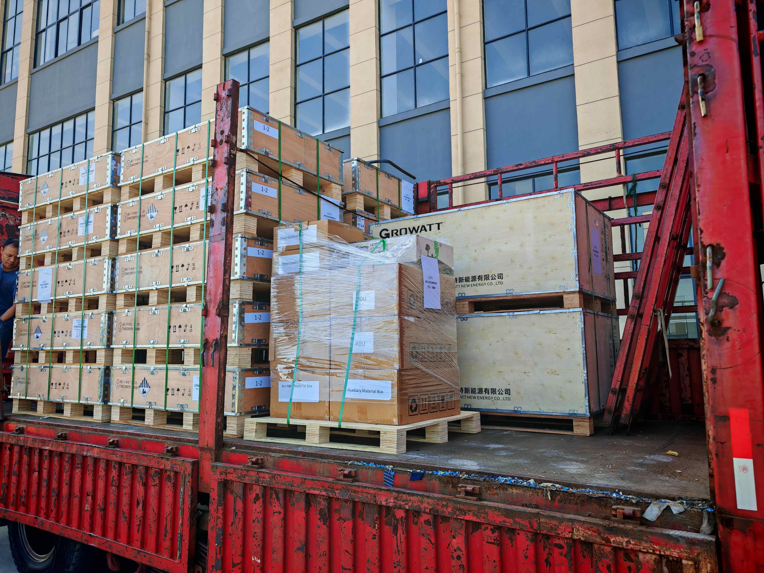 HITEKESS 200KW 860KWH Solar System to Ukraine